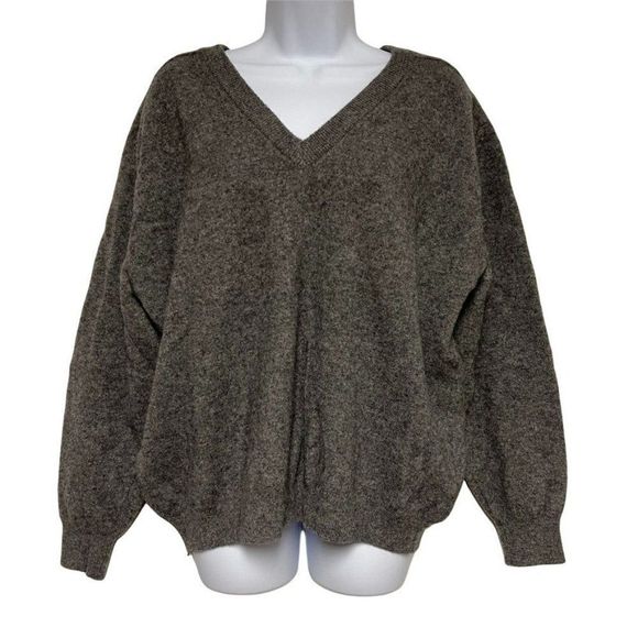 L Etienne Sweaters - 𝅺l .Etienne 100% Lambswool V-Neck Gray Sweater Size 2X /Women's  XL